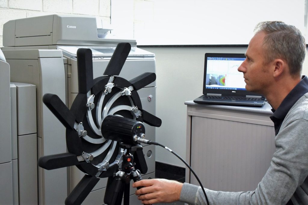 Simcenter-Sound-Camera-acoustic-testing-1536x1023